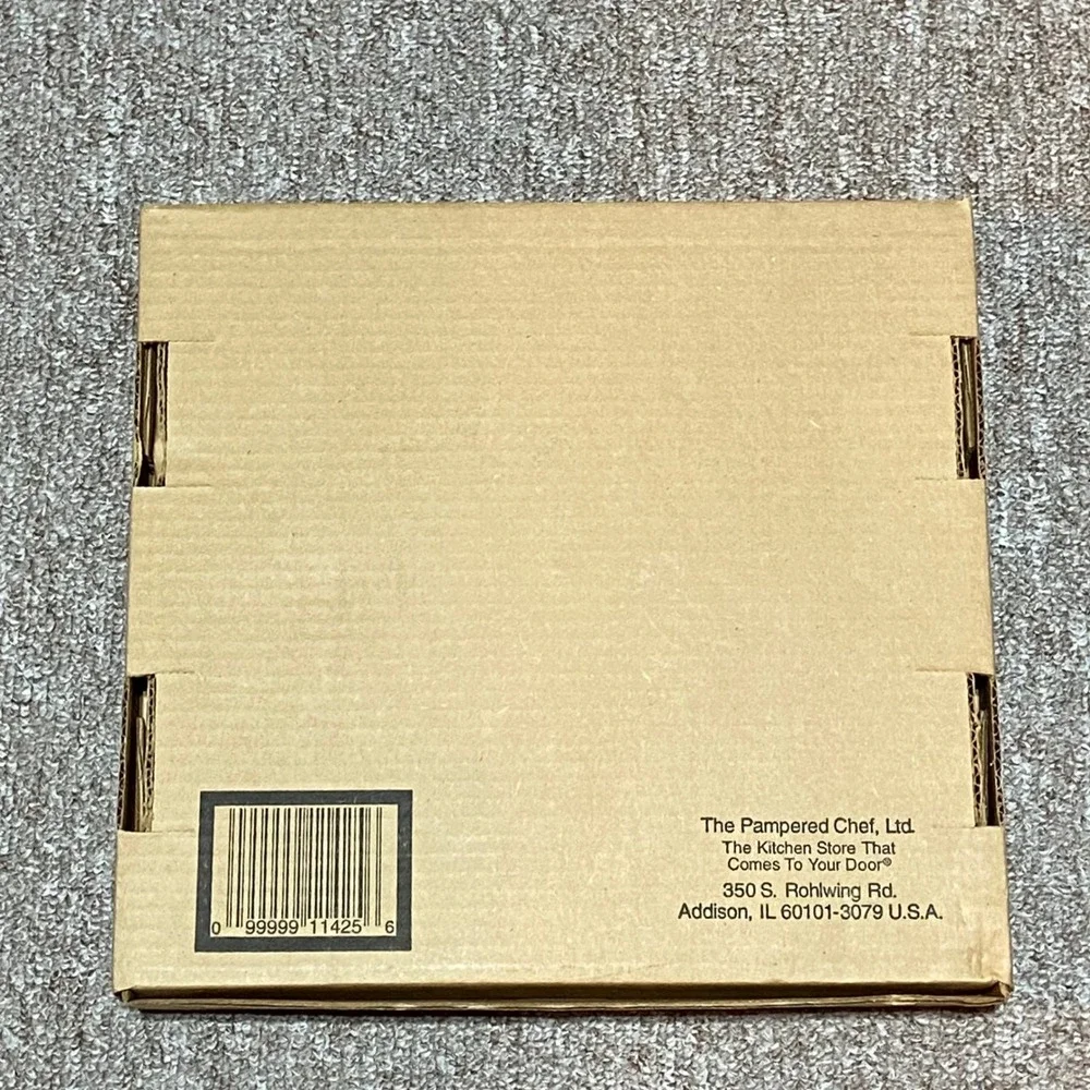The Pampered Chef Family Heritage Collection Stoneware 9 inch Pie Plate 1425 USA